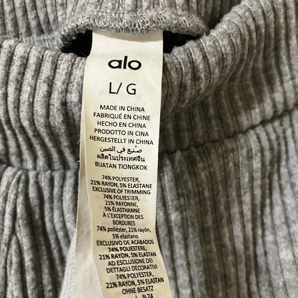 Alo Muse Sweatpants - Picture 5 of 5